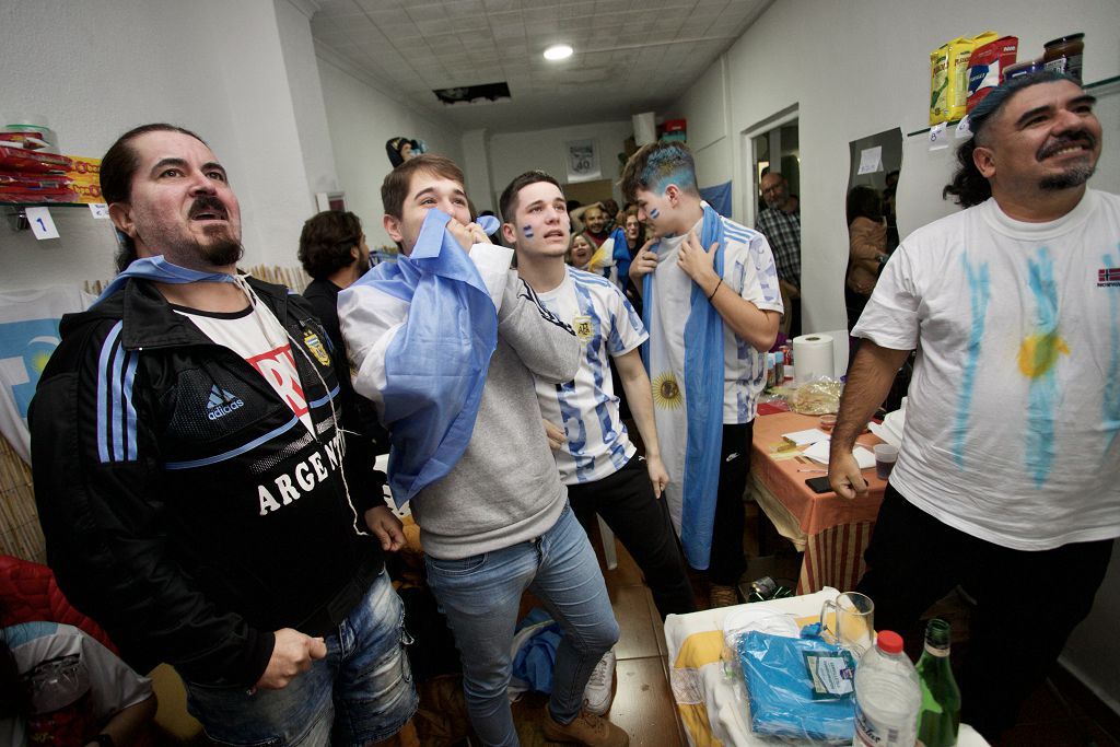 Aficionados argentinos en Murcia: partido, penaltis y celebración