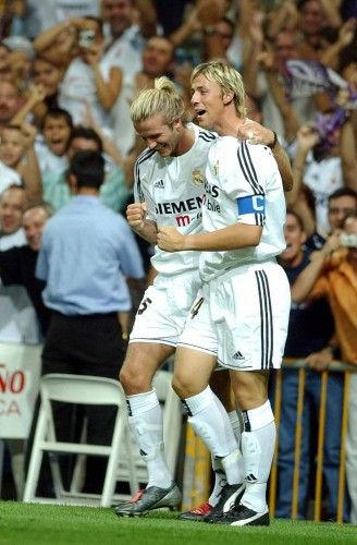 David Beckham completa una carrera de 15 años en la élite vistiendo las camisetas de Manchester United, Real Madrid, Los Ángeles Galaxy, Milan, PSG y la selección de Inglaterra.