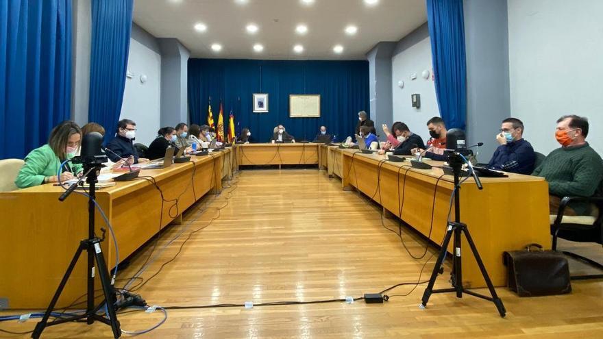 El PP saca en solitario la subida el agua en El Campello por la desaladora gracias a las abstenciones de PSOE y Compromís