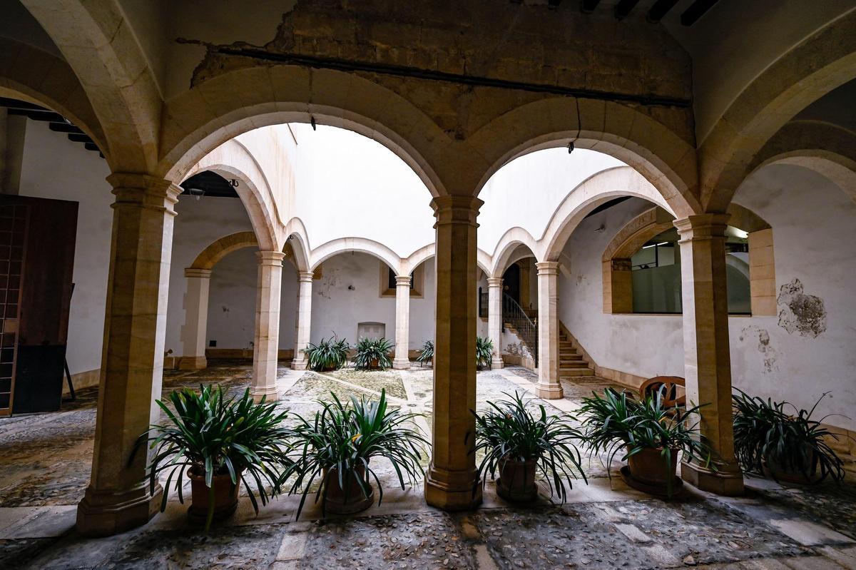 El patio de can Bordils previo a las reformas