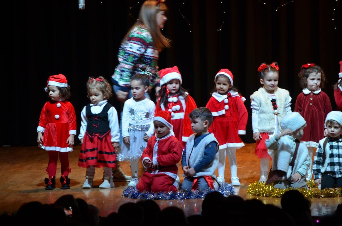 El colegio San Vicente de Paúl celebra la Navidad con teatro y villancicos