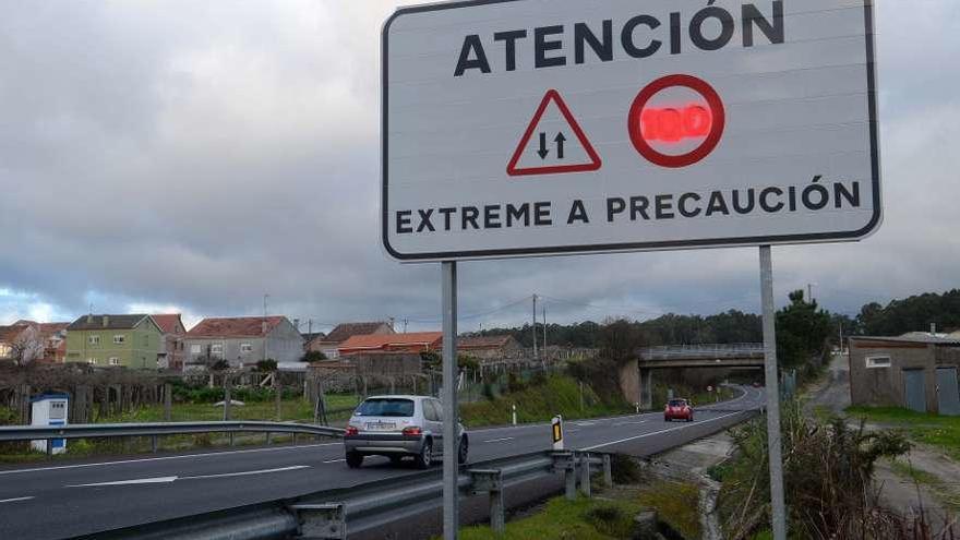 La Xunta proyecta un nuevo asfaltado de toda la Autovía do Salnés. // Noe Parrga