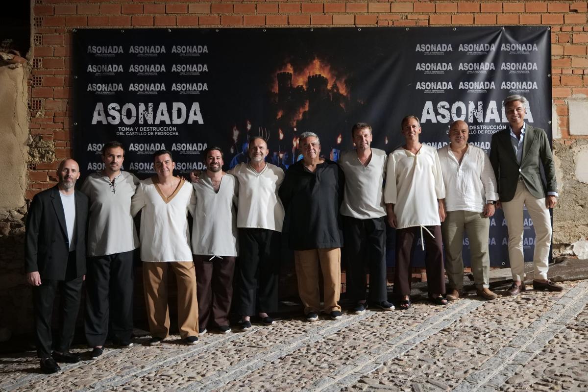 Alcaldes de Los Pedroches durante su representación en la obra de teatro popular.