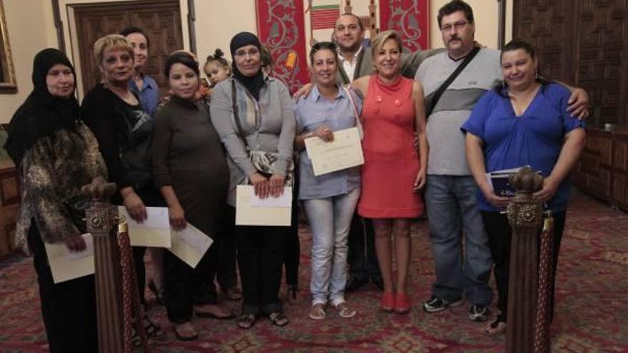 Los participantes en el curso junto a Rosa Valdeón y Lidia Gesteira.