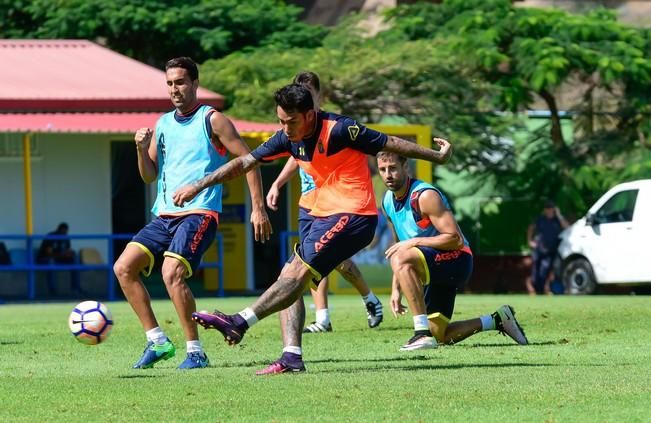 Entrenamiento UD Las Palmas en Barranco Seco ...