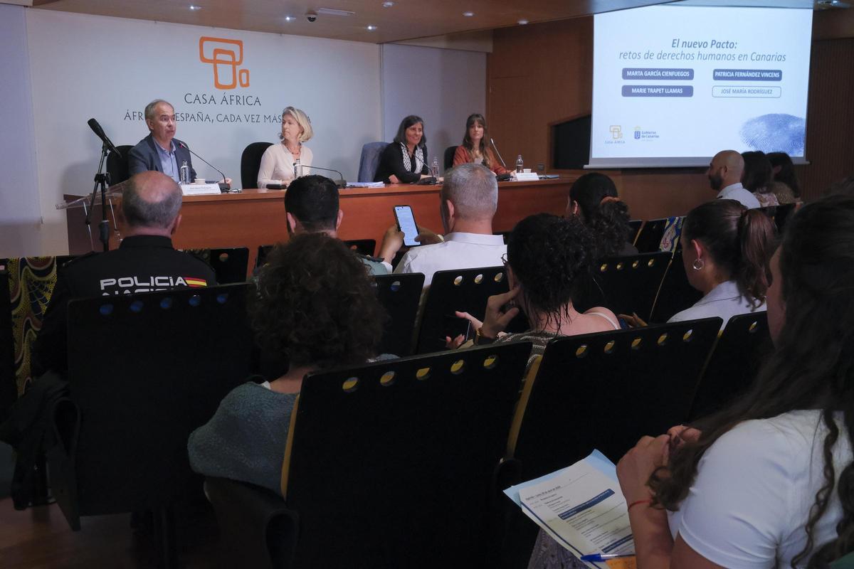 El periodista José María Rodríguez, la responsable de la Unidad de Protección de Acnur Marta García, la abogada Patricia Fernández y la jurista Marie Trapet.