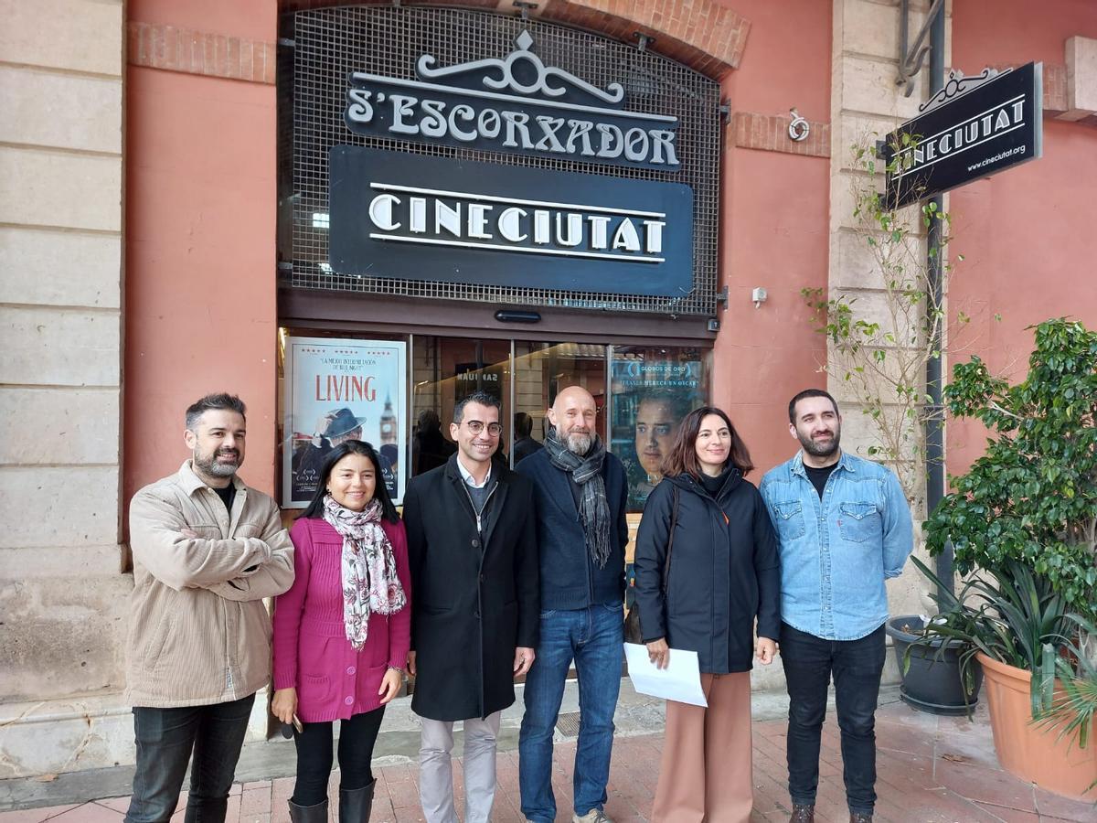 Company y Solivellas posan con los responsables de CineCiutat.