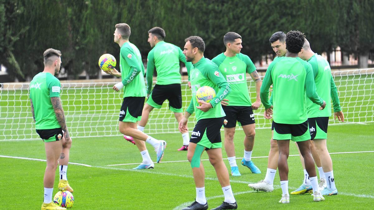 Futbolistas del Elche durante un entrenamiento