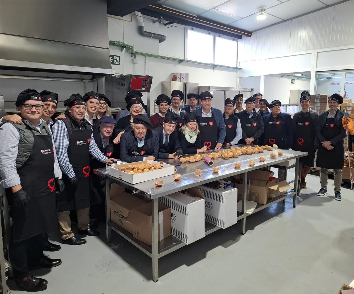 Los miembros de Uepal en las instalaciones de Alicante Solidaria Gastronómica.