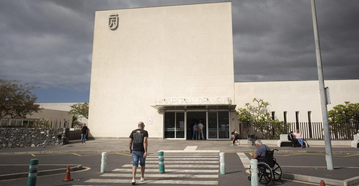 Entrada al edificio actual del Hospital del Sur.