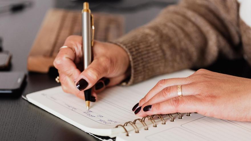 ¿Cómo aprobar unas oposiciones? Una funcionaria del Estado nos cuenta sus tips para estudiar las leyes