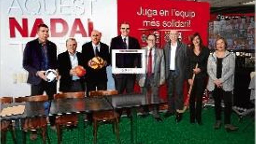 Els representants dels clubs, ahir, amb la direcció de l&#039;Espai Gironès.