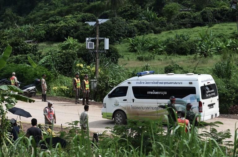 Rescatados todos los 12 niños y el monitor que quedaron atrapados en una cueva de Tailandia