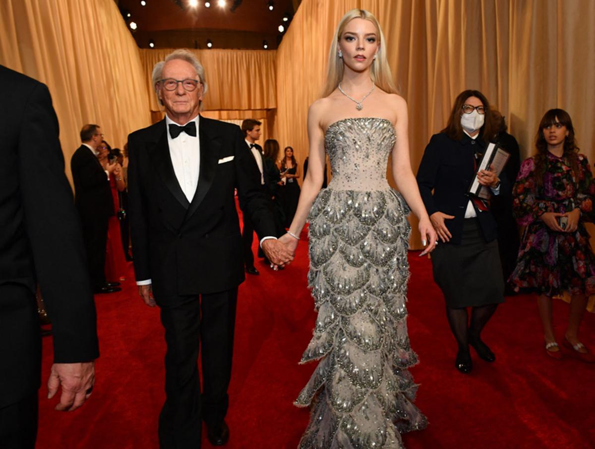 Anya Taylor-Joy junto a su padre en los Oscar