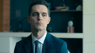 Prime Video muestra las primeras imágenes del gallego Pedro Alonso, de 'La casa de papel', en su nueva serie junto a Eugenio Derbez