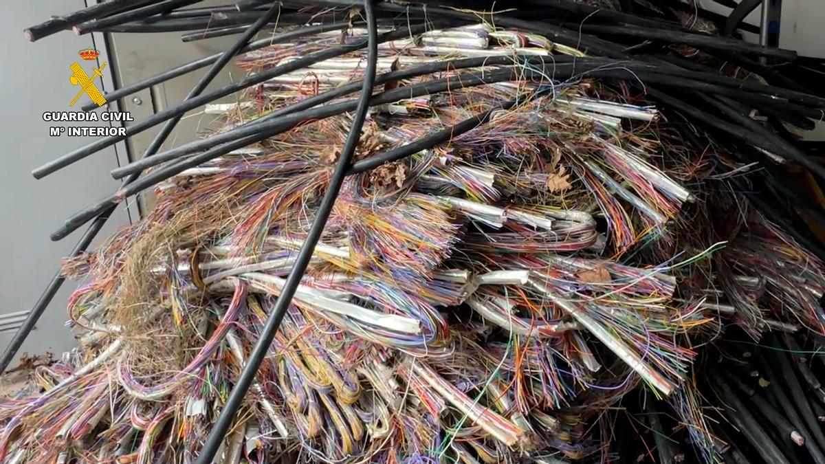 Imagen de archivo de cables de cobre robados.