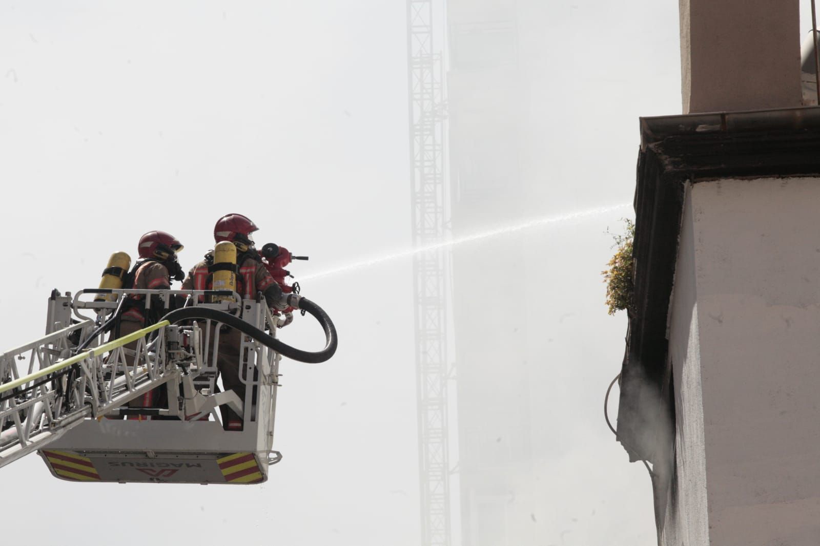 Galería de fotos: Espectacular incendio en el centro de Castelló