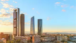 Las raíces separadas de Paula Echevarría y Miguel Torres ya no existen: una villa marinera y un antiguo barrio castizo