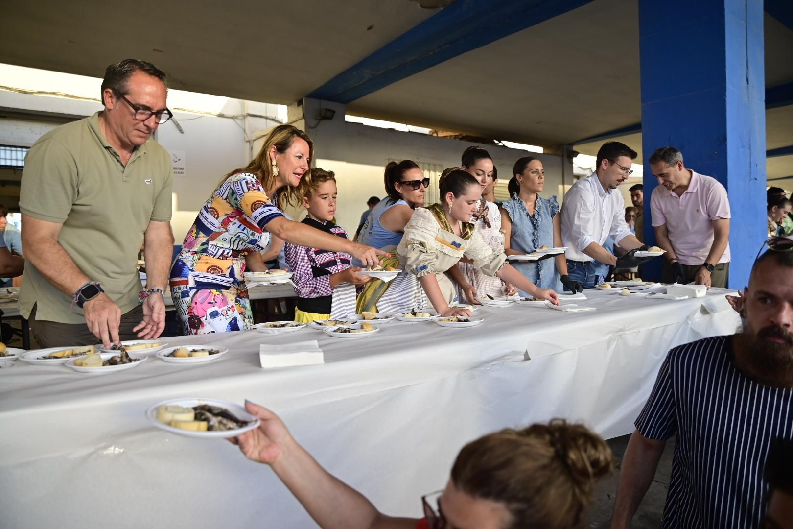 Galería | Torrà de sardinas en el Grau en Sant Pere