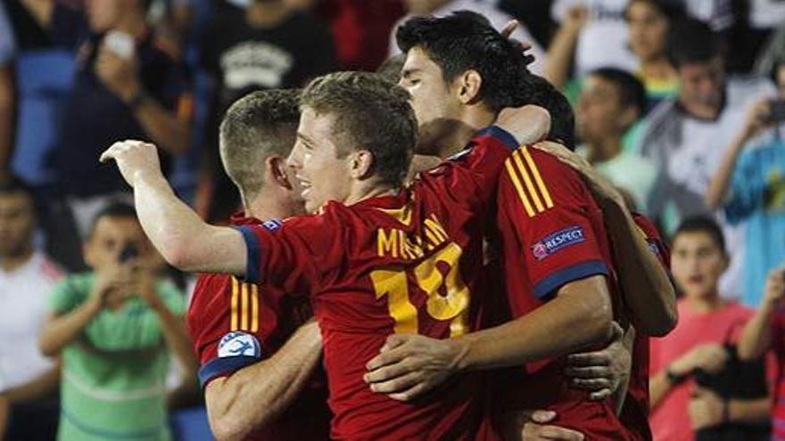 Los jugadores de la selección celebran uno de los goles.