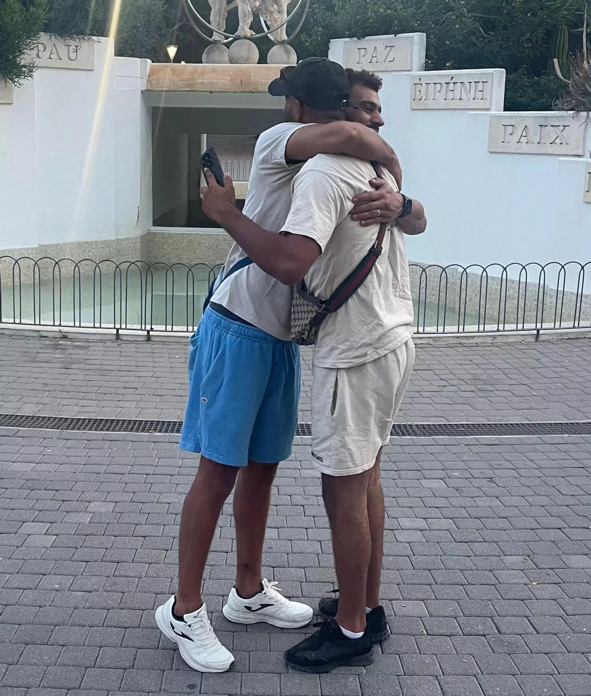 Dos hermanos migrantes se reencuentran en Ibiza: «Cuando supe que Aymane venía en patera lloré y lloré»