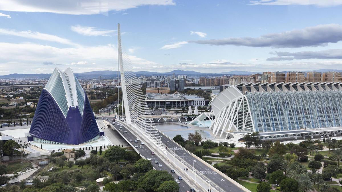 Vista general del puente de l'Assut de l'Or en València.