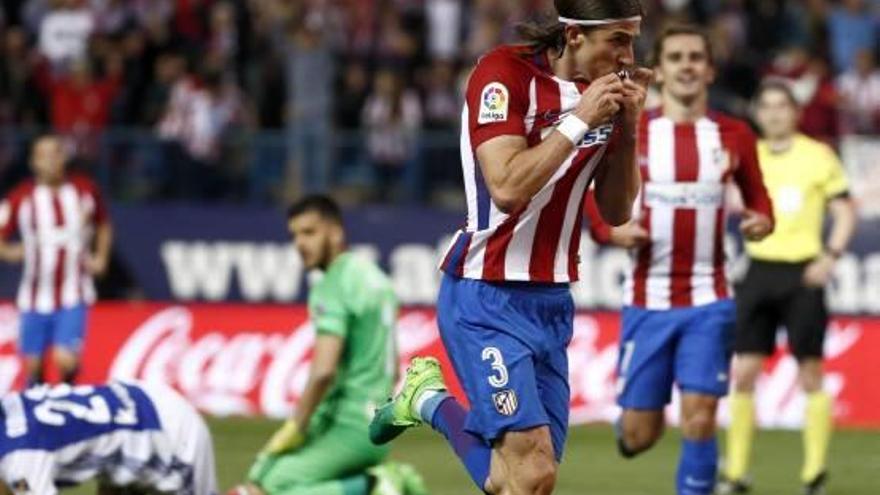El Atlético alarga su mejor racha gracias a Filipe Luis