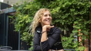La escritora Delphine de Vigan, autora de Los figurantes.