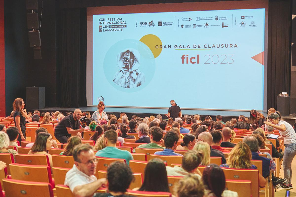 P�blico en la gala de clausura del Festival de Cine de Lanzarote.jpg