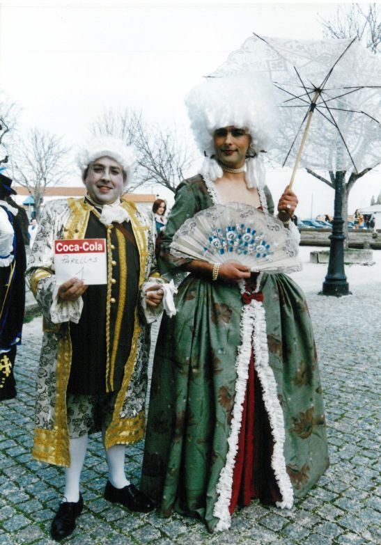 Imágenes correspondientes al carnaval de 2003 divulgadas por el Concello de O Grove