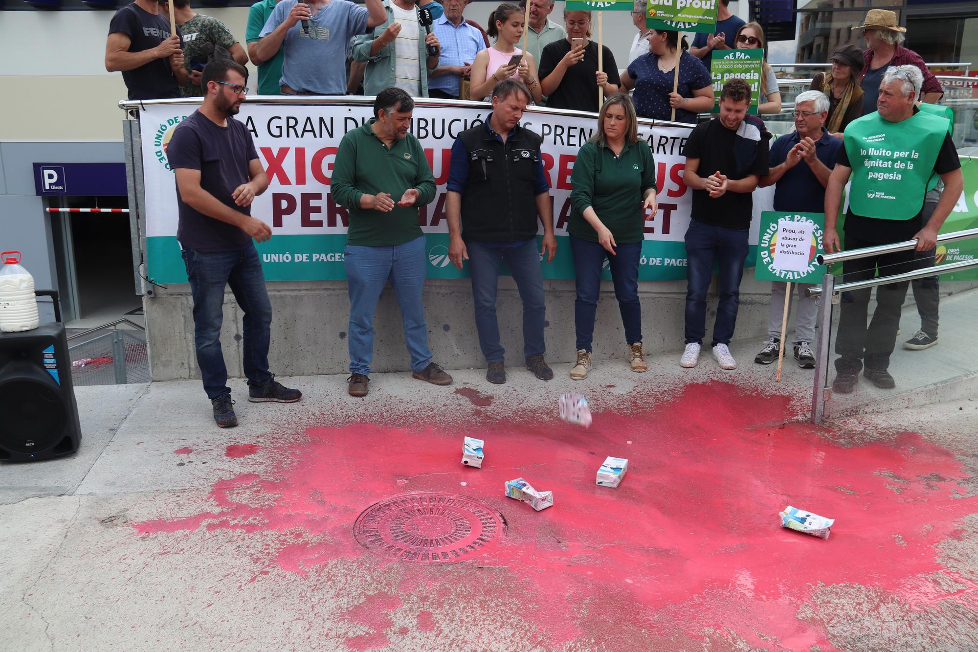 Protesta a Banyoles pel preu de la llet