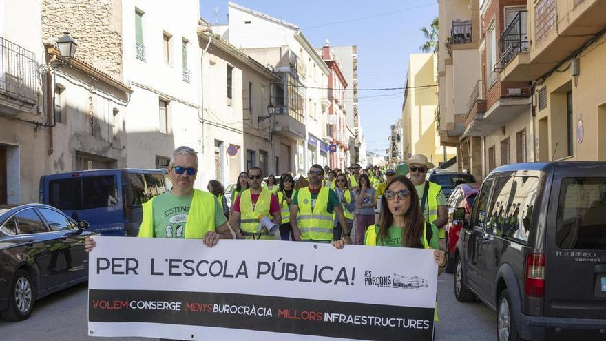 Los profesores de la Vall d'Albaida llevan sus protestas a Aielo de Malferit