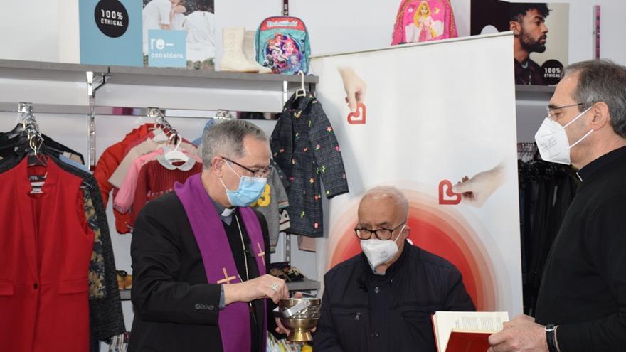 Una tienda de ropa de segunda mano de Cáritas es ya una realidad en Benavente