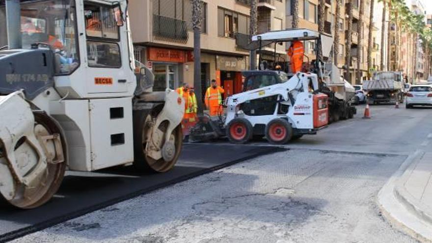 El plan de asfaltado de Vila-real llega a los cruces de la Avenida Pius XII