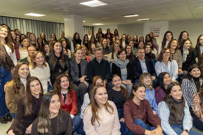 Primer encuentro entre jurado y candidatas adultas a Bellea del Foc 2026