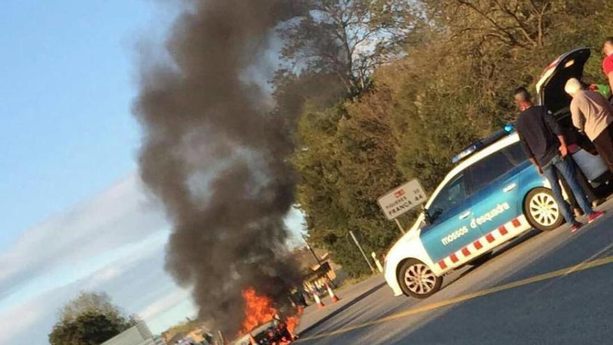 Un incendi en un turisme obliga a tallar la N-II durant una hora a Vilademuls