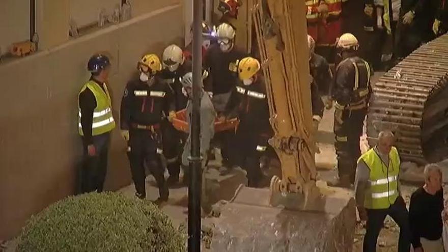 Encuentran el sexto cuerpo sin vida entre los escombros del edificio de Los Cristianos