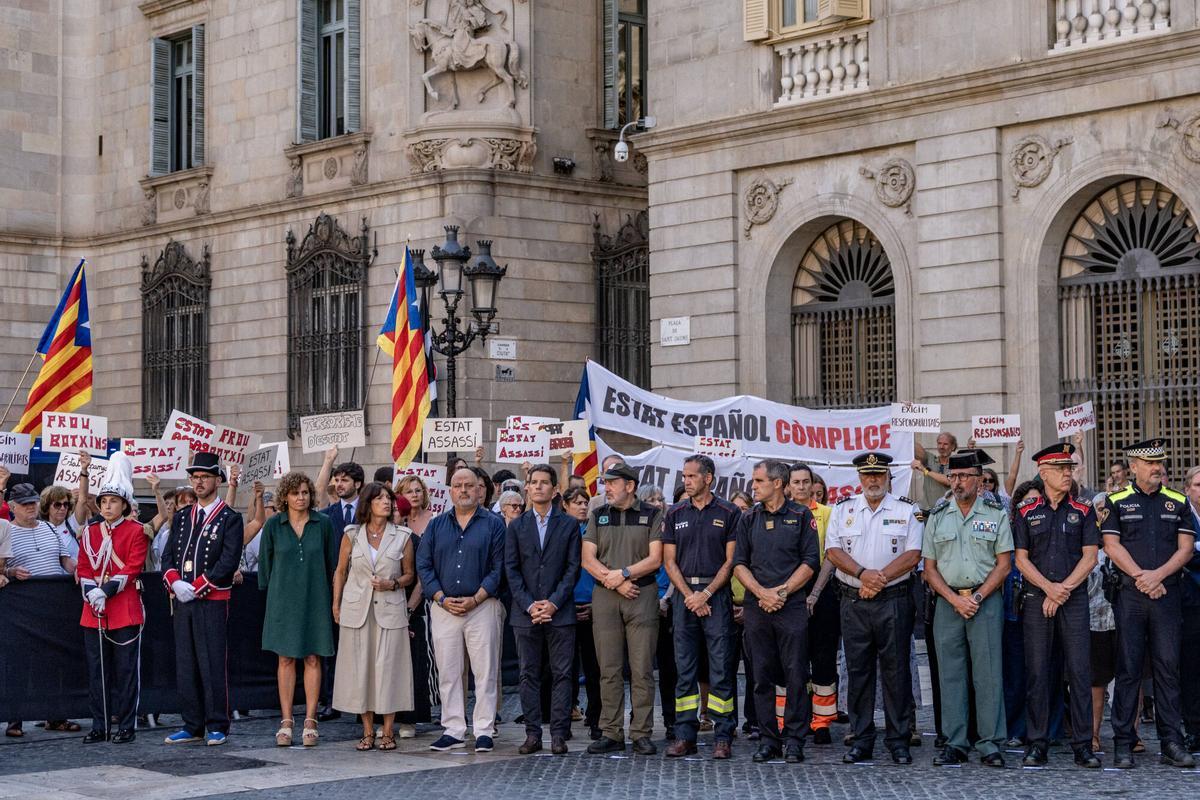 Barcelona 17/08/2026 Barcelona Homenaje a las víctimas del atentado de las Ramblas del 17A en la Plaça Sant Jaume. AUTOR: JORDI OTIX
