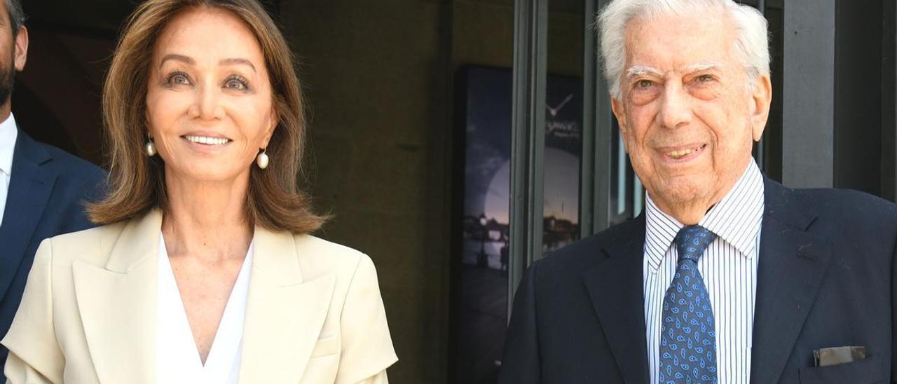 Isabel Preysler y Vargas Llosa, en los tiempos en los que eran pareja.