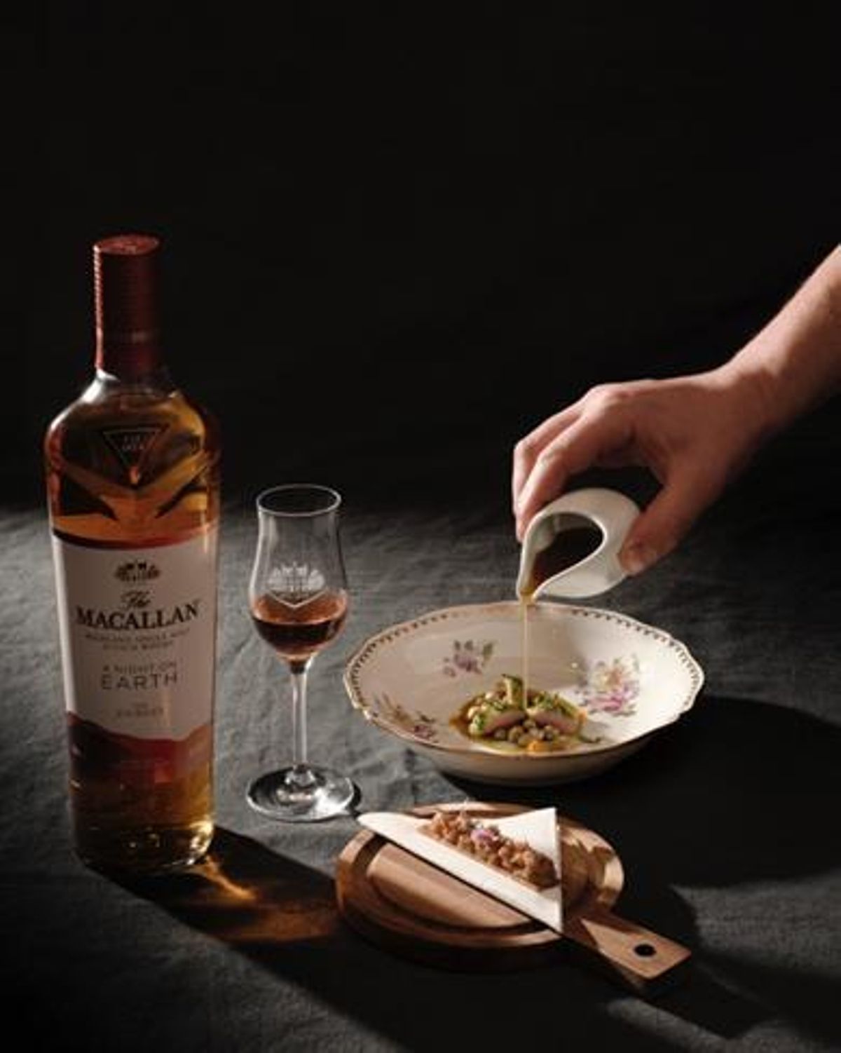 Estos whiskies han sido seleccionados para maridar a la perfección con platos tan sugerentes como el helado de ajoblanco con almendra tierna y vinagre de piñón