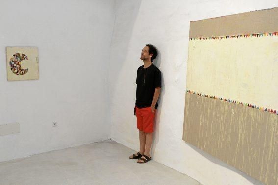 Der Künstler knöpft sich in der Galerie Sa Pleta Freda in Son Servera die Symbole dieser Welt vor - um sie mit minimalistischen Kunstwerken neu zu ordnen.