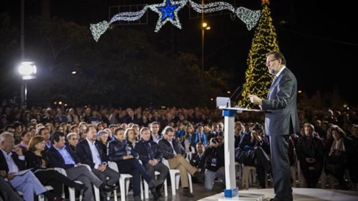 Mariano Rajoy pronuncia su discurso electoral, ayer en Orihuela.