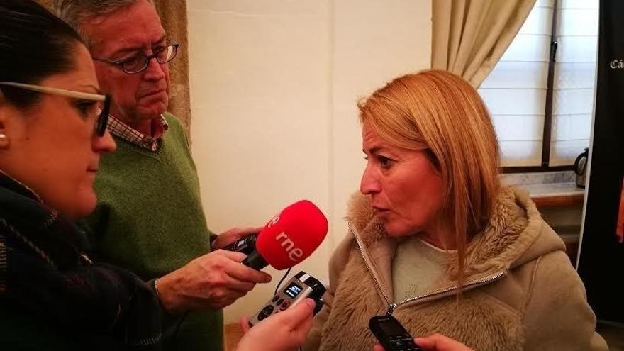 La alcaldesa de Cáceres atenderá las peticiones de los comerciantes para determinar los días festivos de apertura