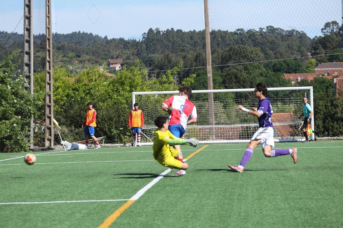 Remate que significó el gol del Arosa.
