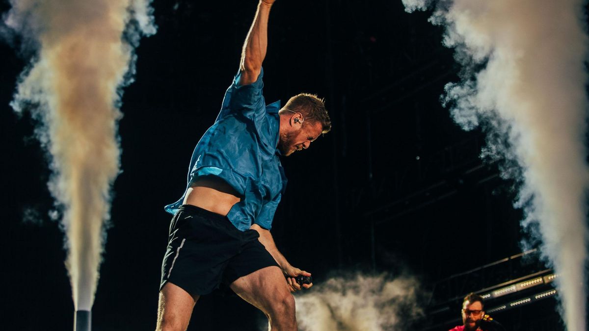 Dan Reynolds, vocalista de Imagine Dragons, durante el concierto de Santiago de Compostela en 2022.