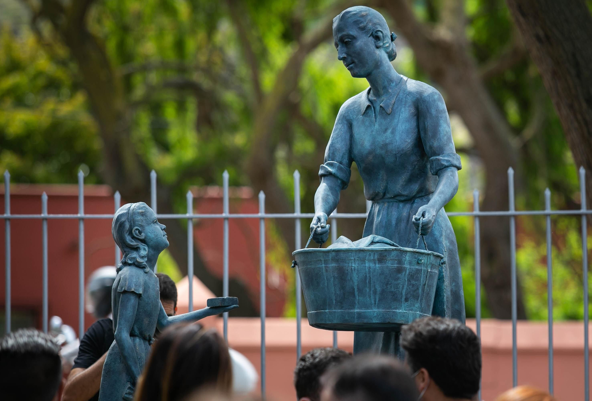 Inauguración de la escultura de La Lavandera