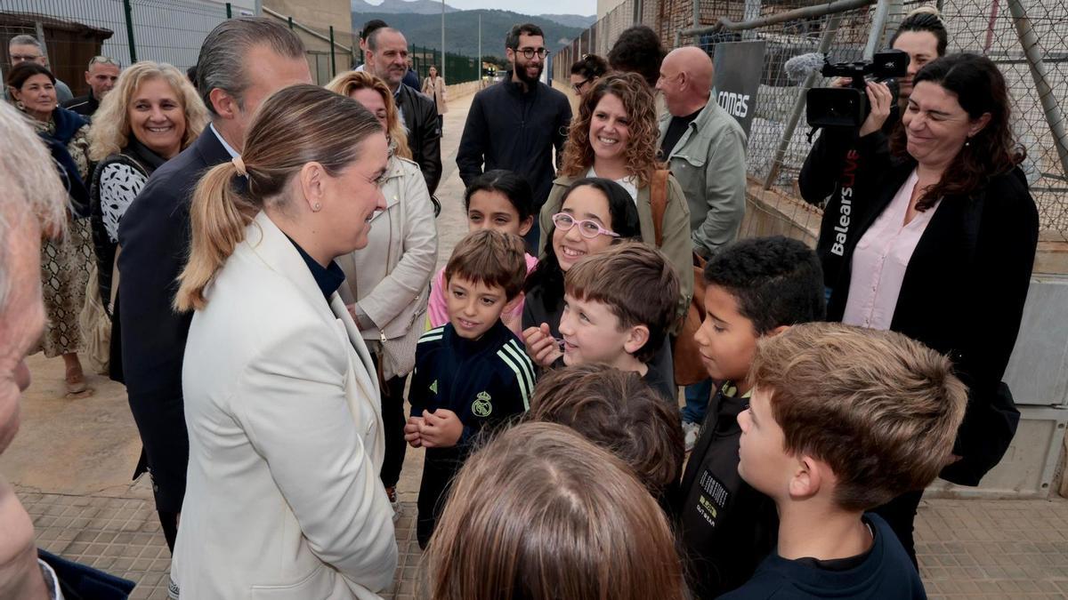 Prohens coloca la primera piedra del nuevo CEIP de sa Pobla.