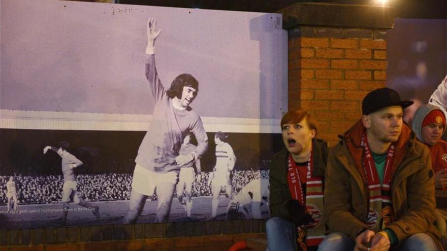 El Manchester United recuerda a George Best, &quot;el quinto Beatle&quot;