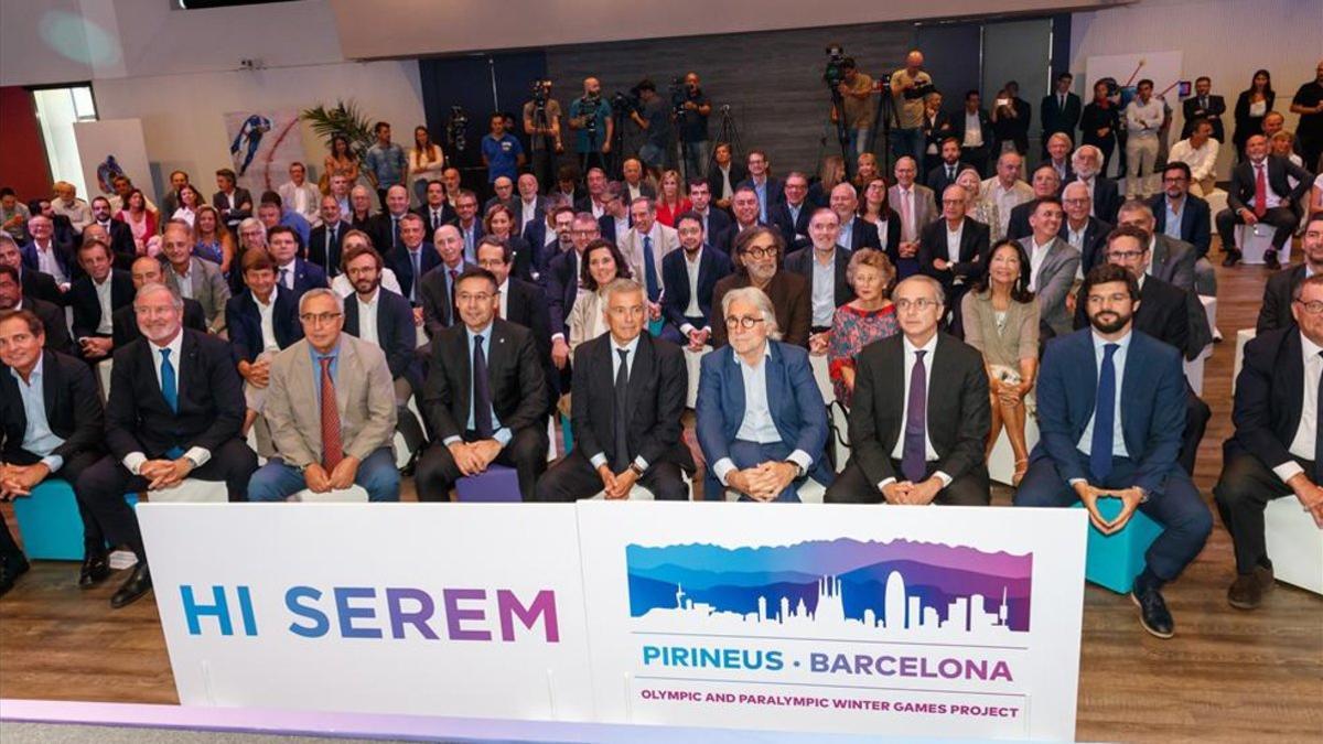 Foto de familia del acto de apoyo a la candidatura olimpica Pirineos-Barcelona 2030