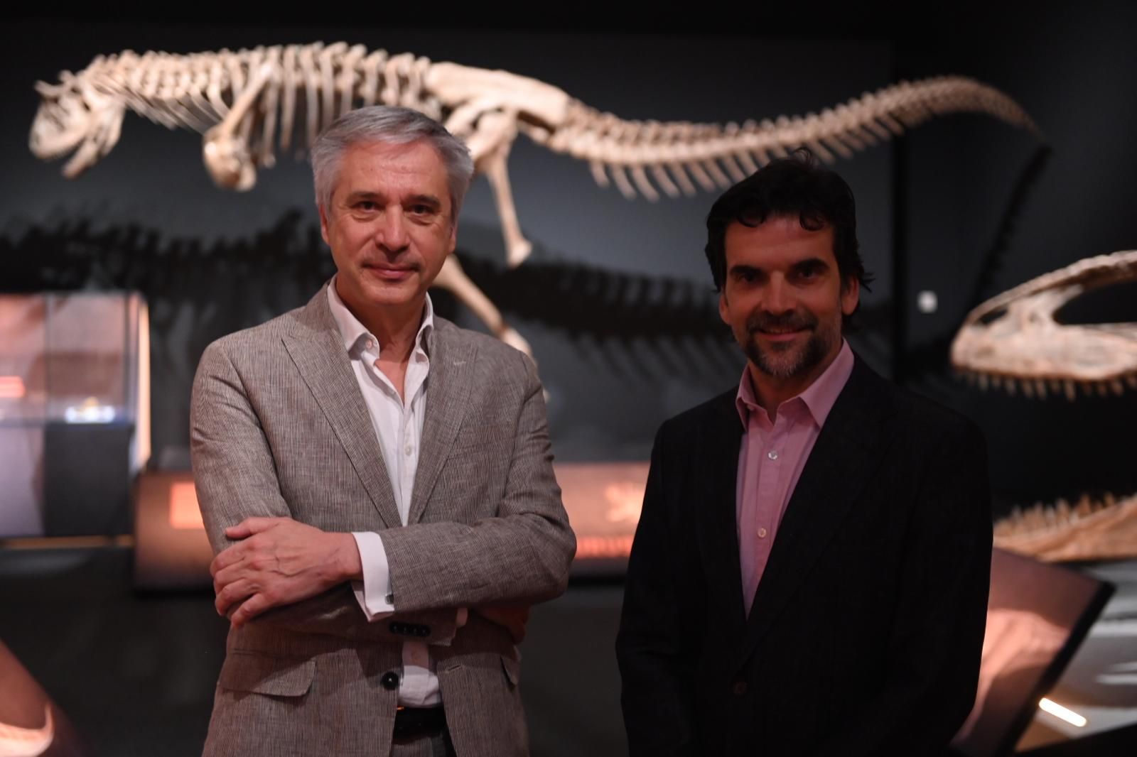 En imágenes | El dinosaurio más grande conocido conquista el Caixaforum de Zaragoza